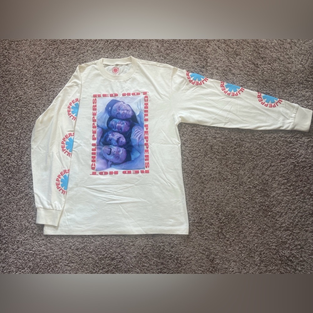 *RARE* Red Hot Chili Peppers Men's Shirt SZ Small Unlimited Love World Tour 22